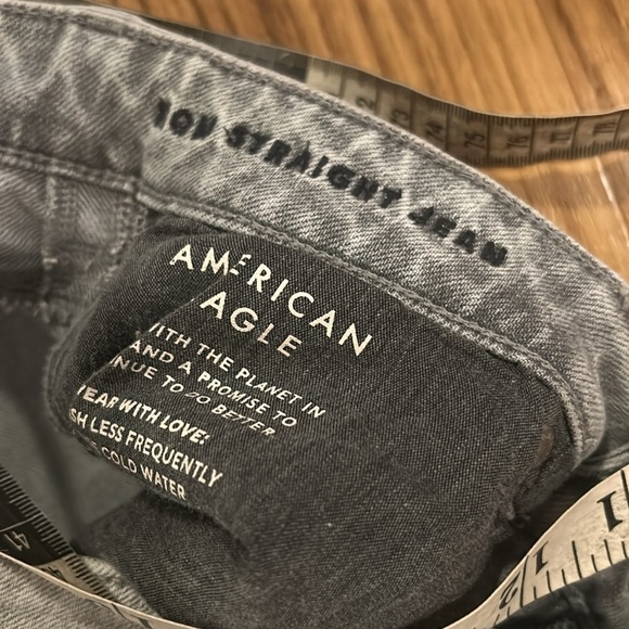 NWT American Eagle Gray Distressed Straignt Mom High Rise Jeans SZ 4 - Picture 9 of 13